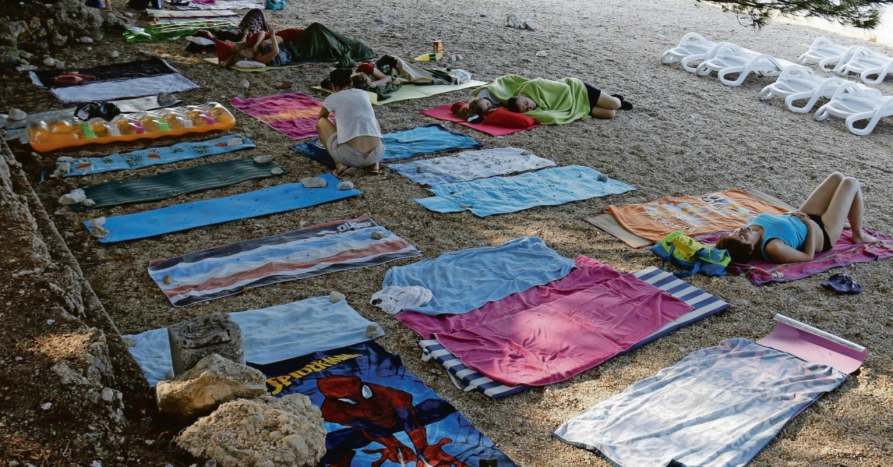 'PROBLEM PEŠKIRA': Bijesna vlasnica apartmana snimila plažu u 8 ujutro pa objavila video